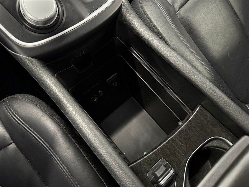 Used 2015 Chrysler 200 C FWD image 28