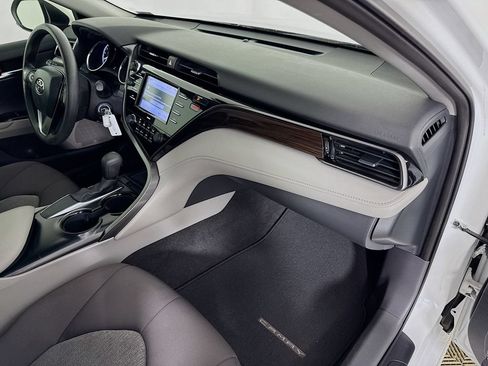 Used 2020 Toyota Camry LE FWD image 27