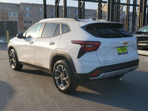 New 2026 Chevrolet Trax LT image 4