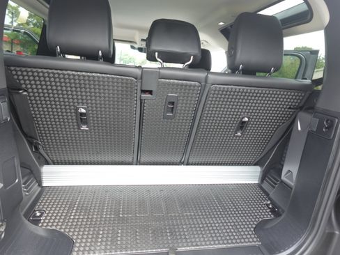 Used 2023 Land Rover Defender 90 S image 15