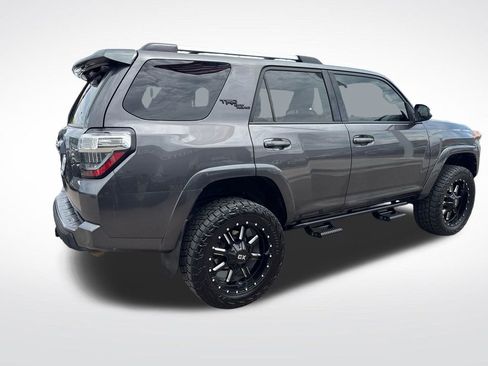 Used 2018 Toyota 4Runner TRD Off-Road AWD/4WD image 5