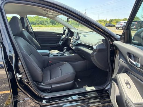 Used 2025 Nissan Altima 2.5 SV FWD image 10