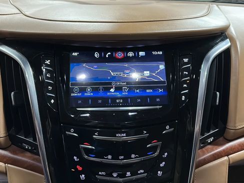 Used 2016 Cadillac Escalade Platinum image 31