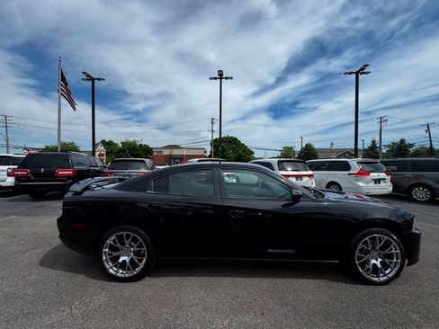 Used 2014 Dodge Charger SE RWD image 4