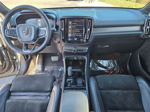 Used 2020 Volvo XC40 T5 R-Design image 16