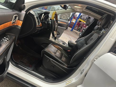 Used 2013 Jeep Grand Cherokee Overland w/ Advance Technology Group image 16