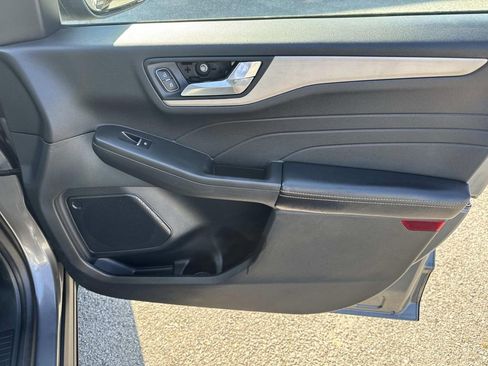 Used 2021 Ford Escape SE image 13