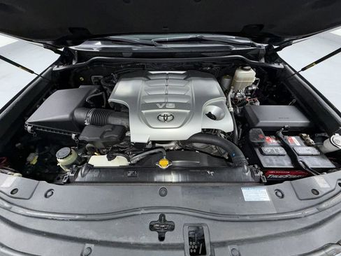 Used 2015 Toyota Land Cruiser image 12