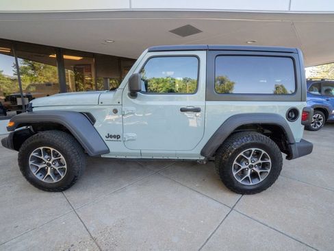Used 2024 Jeep Wrangler Sport AWD/4WD image 4
