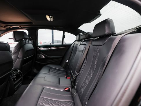 Used 2022 BMW M550i xDrive w/ Executive Package image 24