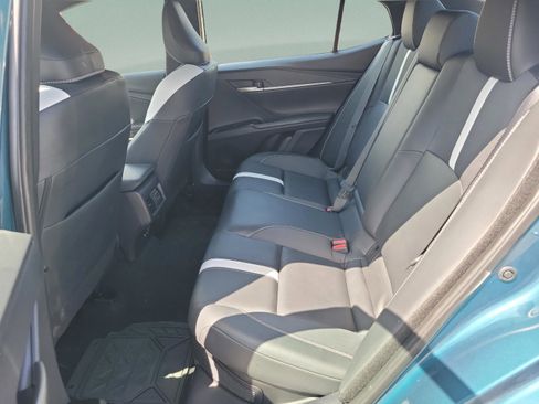 Used 2025 Toyota Camry SE image 9
