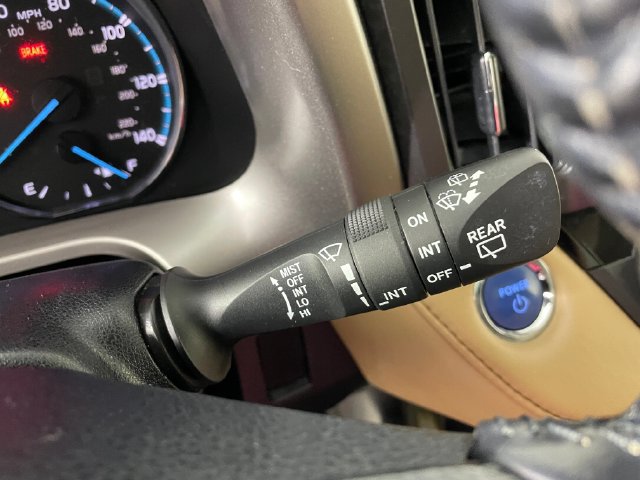 Used 2018 Toyota RAV4 Limited AWD/4WD image 11