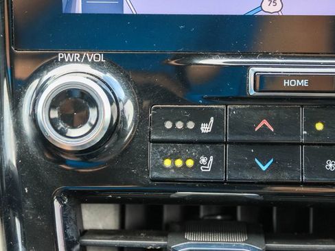 Used 2021 Toyota Highlander Limited image 32