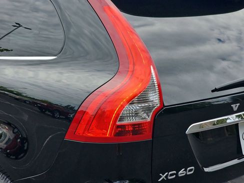 Used 2015 Volvo XC60 T6 AWD/4WD image 36