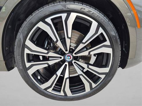 Certified 2023 BMW X7 M60i AWD/4WD image 25