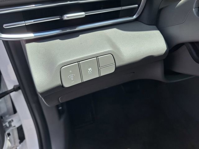 Used 2025 Hyundai Elantra SEL FWD image 18