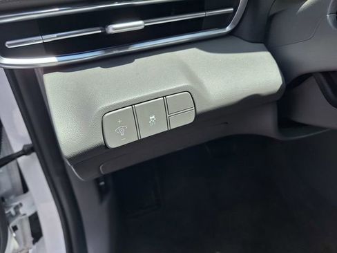 Used 2025 Hyundai Elantra SEL FWD image 18