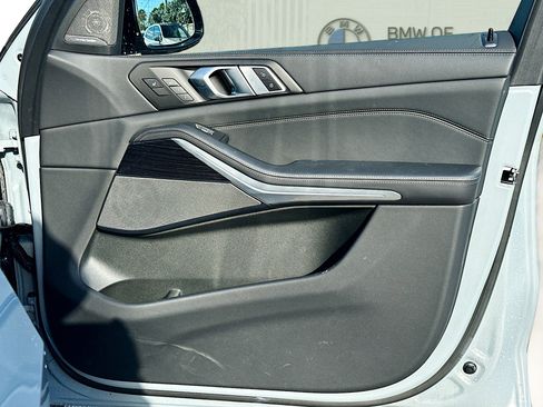 Used 2025 BMW X7 M60i w/ Executive Package image 36