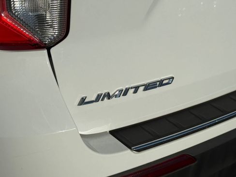 Used 2021 Ford Explorer Limited w/ Hybrid Equipment Group 310A RWD image 7