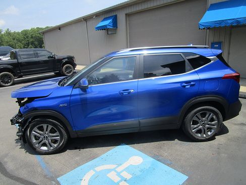 Used 2021 Kia Seltos S AWD/4WD image 2