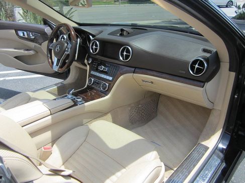 Used 2013 Mercedes-Benz SL 550 image 29