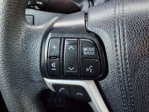 Used 2019 Toyota Highlander LE image 18