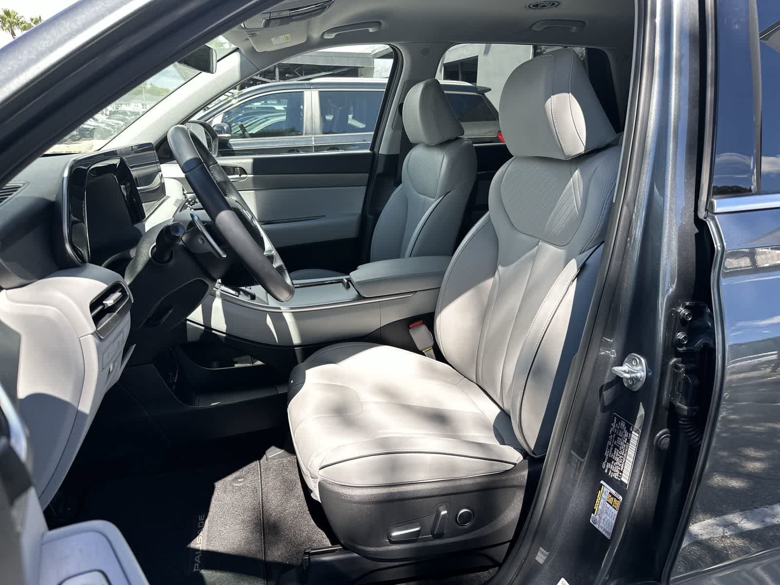 Used 2024 Hyundai Palisade SEL FWD image 3