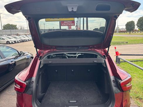 Used 2025 Chevrolet Trax LT w/ LT Convenience Package FWD image 30