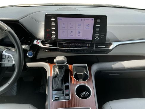 Used 2023 Toyota Sienna XLE AWD/4WD image 11