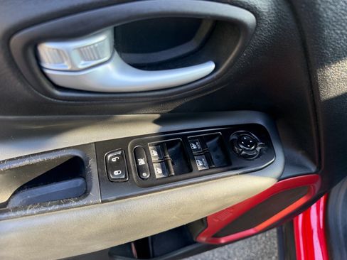 Used 2023 Jeep Renegade Trailhawk AWD/4WD image 23