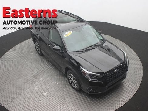 Used 2024 Subaru Forester Premium AWD/4WD image 3