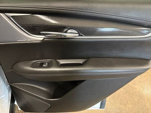 Used 2024 Cadillac XT6 Sport w/ LPO, Onyx Lite Package AWD/4WD image 26