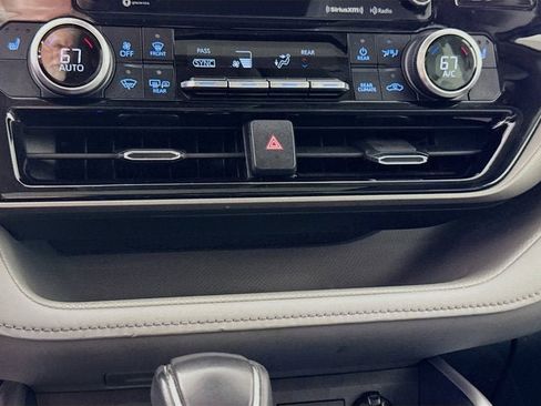 Used 2022 Toyota Highlander XLE image 15