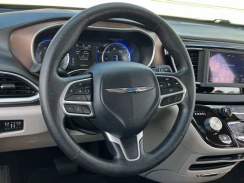 Used 2020 Chrysler Voyager Lxi image 28