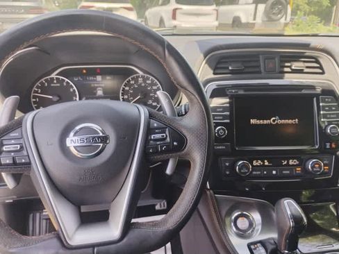 Used 2021 Nissan Maxima SR w/ Sport Mat Group FWD image 9