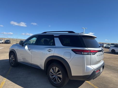 Certified 2024 Nissan Pathfinder SV image 6