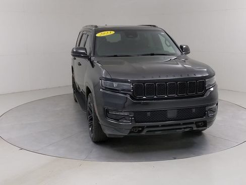 Used 2023 Jeep Wagoneer Series II AWD/4WD image 11