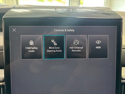 Used 2025 GMC Yukon XL Denali AWD/4WD image 22