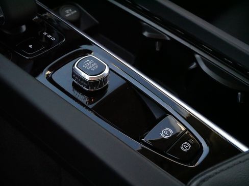 Used 2025 Volvo S60 B5 Core image 25