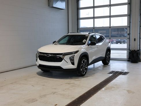 New 2026 Chevrolet Trax RS w/ Sunroof Package image 6