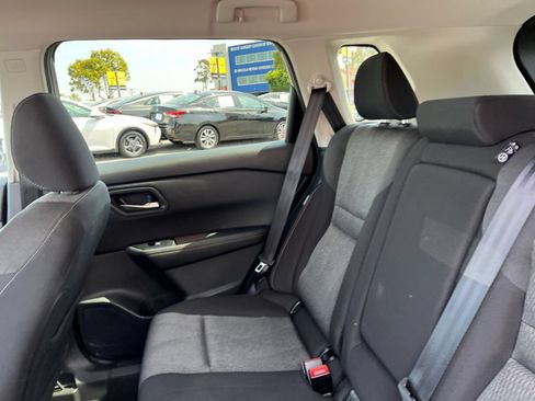 Used 2025 Nissan Rogue SV FWD image 41
