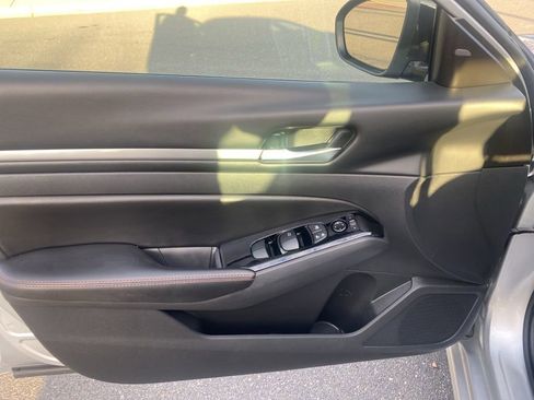 Used 2024 Nissan Altima 2.5 SR image 10