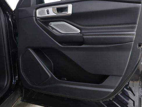 Used 2020 Ford Explorer ST w/ ST Street Pack image 9