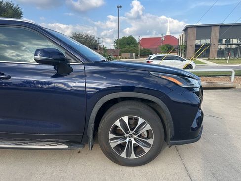 Used 2021 Toyota Highlander XLE FWD image 10