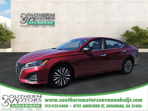 Used 2025 Nissan Altima 2.5 SV image 1
