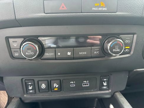 Used 2023 Nissan Frontier SV w/ SV Convenience Package image 34