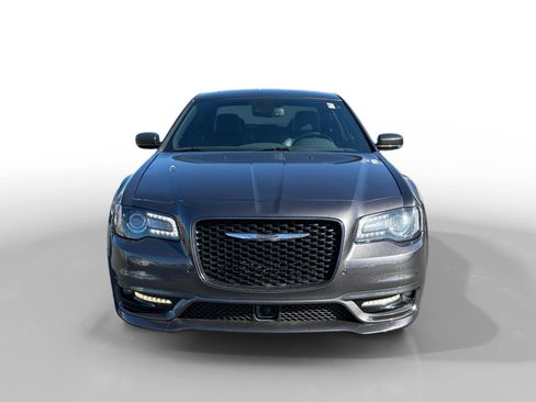 Used 2018 Chrysler 300 S w/ 300S Premium Group RWD image 8