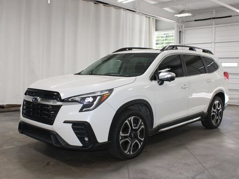 Used 2023 Subaru Ascent Limited w/ Technology Package AWD/4WD image 4