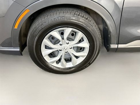 Used 2025 Honda CR-V LX image 11