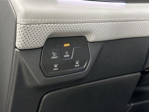 Used 2024 Volkswagen Atlas Cross Sport SEL R-Line AWD/4WD image 16